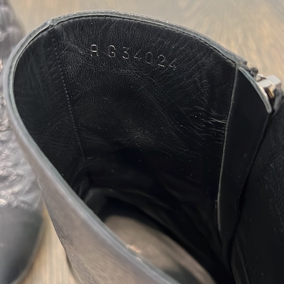 Chanel flat blk chain boot - Picture 3 of 4